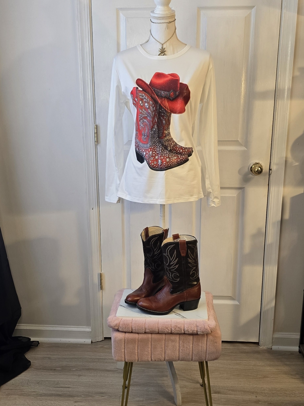 White Long-Sleeve Tee with Red Cowboy Boot & Hat Graphic XL Womens Cowgirl Boots
